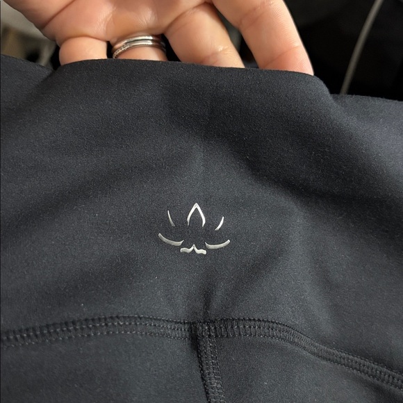 Beyond Yoga POWERBEYOND™ Strive Midi Legging 2.0 - Picture 4 of 10